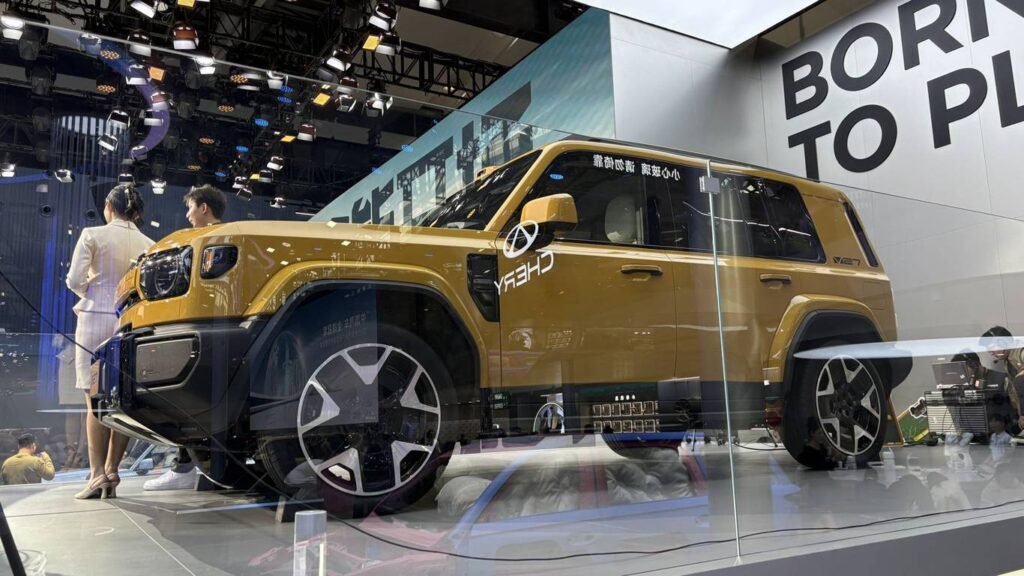 Гибридный кроссовер V27: 800 км на одном заряде для России