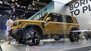 Гибридный кроссовер V27: 800 км на одном заряде для России