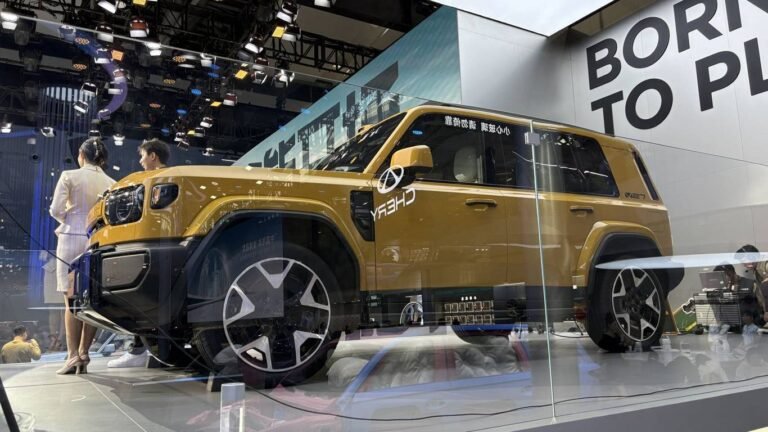 Гибридный кроссовер V27: 800 км на одном заряде для России