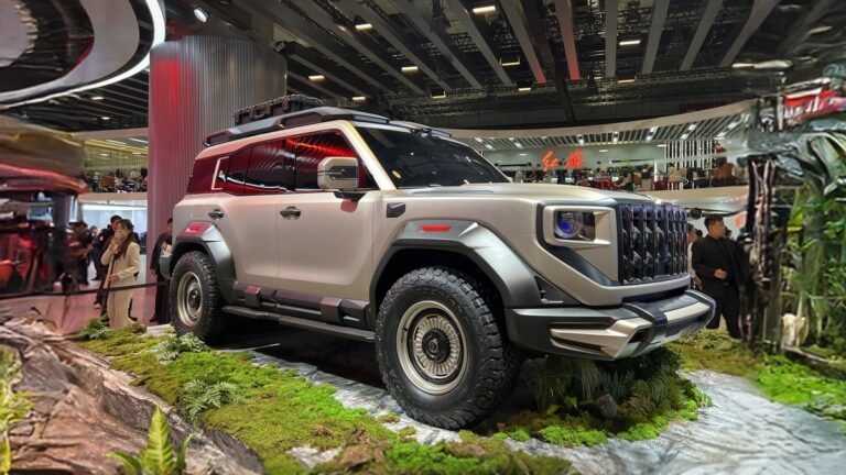 Hongqi тестирует брутальный внедорожник с 4 моторами