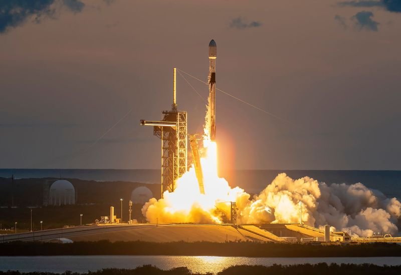 Илон Маск заключил сделку на $1,25 трлн: SpaceX поглотила ИИ-стартап xAI