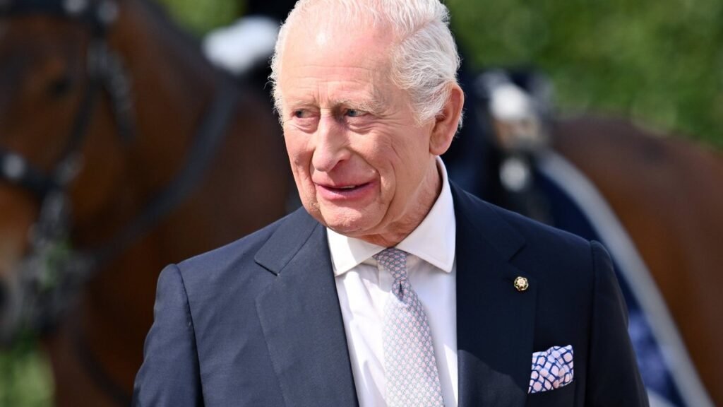 Карл III может исключить брата из престолонаследия из-за скандала