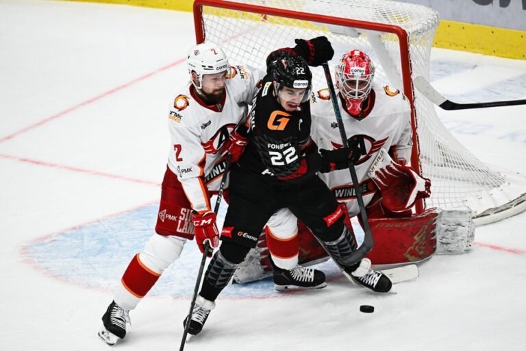 КХЛ: «Авангард» выходит в плей-офф, несмотря на поражение