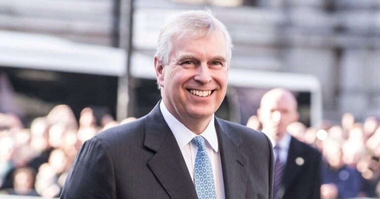 Королевский скандал: Экс-герцог Эндрю выселен из Роял-Лодж