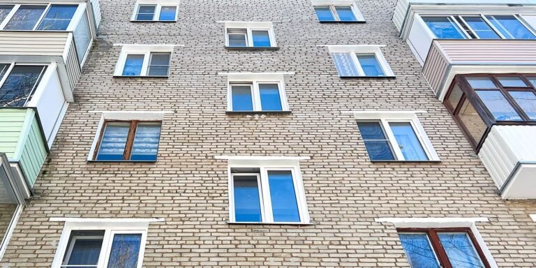 Лариса Долина прописалась в хрущевке, но предпочла съемное жилье