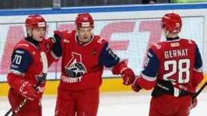 «Локомотив» обыграл «Спартак» со счетом 3:1 в КХЛ