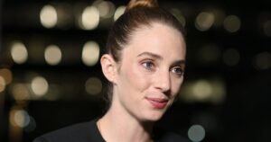 Майя Хоук в смелой фотосессии для Vogue Hong Kong