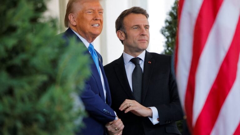Макрон просит Трампа о неожиданном шаге