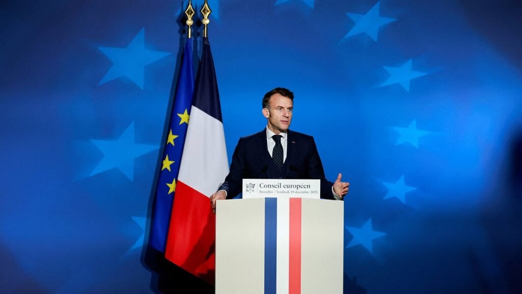 Макрон выступил за общий кредит для стран ЕС