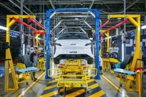 Москвич запустил производство электромобилей Umo на базе GAC