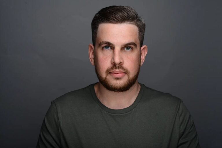 Николай Ткаченко: звезда сериалов «Универ» и «СашаТаня» погиб в зоне СВО