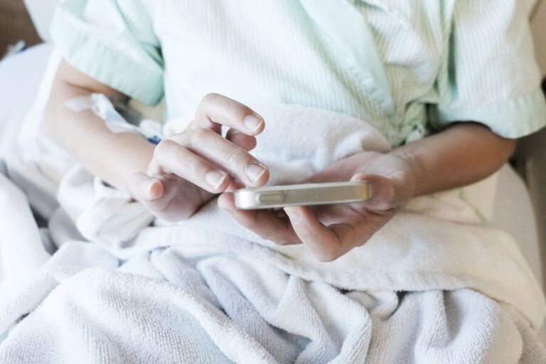 Обязательный отечественный ИИ на смартфонах россиян: что ждать