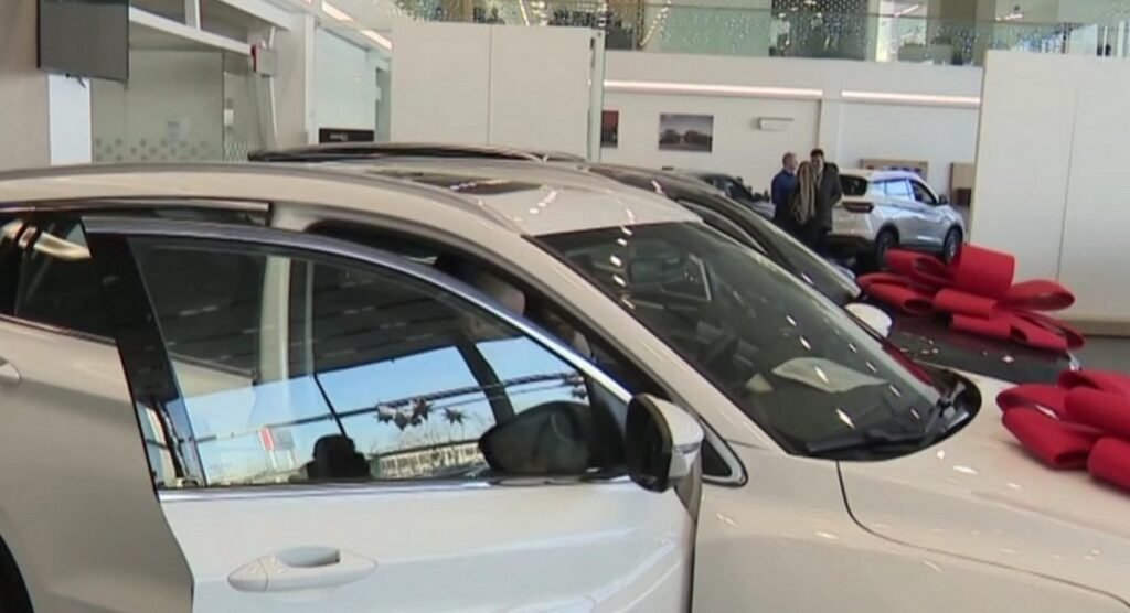 Победитель «Фактор.by» Ибрагим Карасов получил в подарок внедорожник Belgee X50