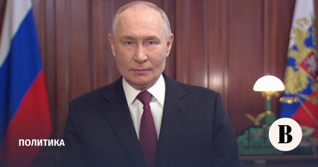 Путин поздравил россиян с Днем защитника Отечества