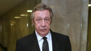 Российский режиссер раскрыл детали работы с Ефремовым над новым спектаклем