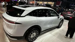 Рынок автомобилей РФ面临 коллапс: дилеры предупредили об уходе брендов