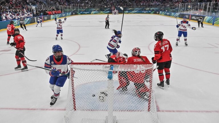 Сборная США разгромила Канаду в женском хоккейном турнире на Олимпиаде-2026