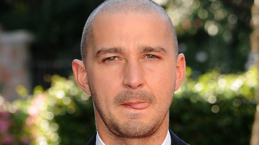 Шайю Лабаф заметили с новой девушкой после развода с Мией Гот