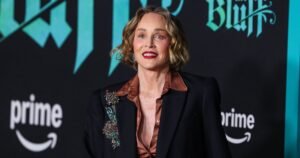 Шэрон Стоун в смелом образе на кинопремьере