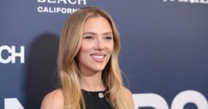 Скарлетт Йоханссон показала лицо без косметики