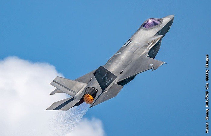 США усиливают военное присутствие на Ближнем Востоке: 18 истребителей F-35A