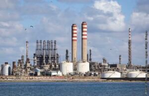 США выдали лицензии на добычу нефти и газа в Венесуэле