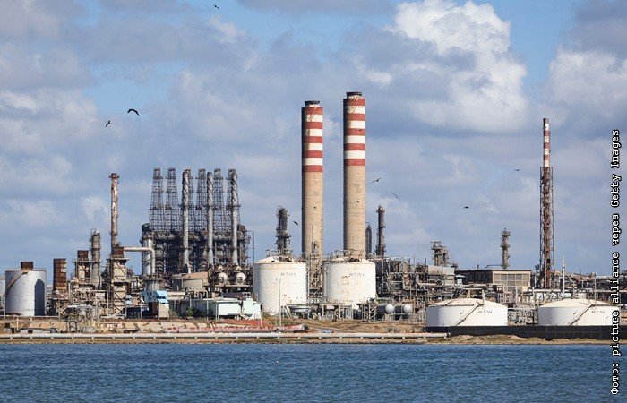 США выдали лицензии на добычу нефти и газа в Венесуэле