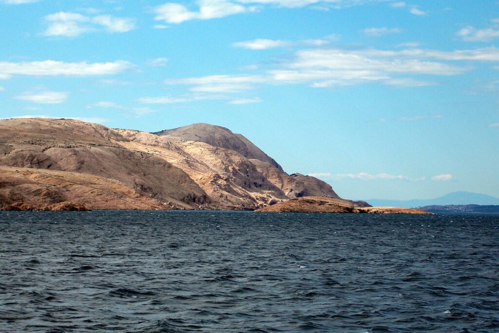 Трагедия у острова Хиос: 14 человек погибли при задержании катера с мигрантами