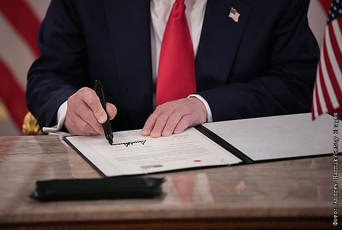 Трамп продлил санкции против России на год