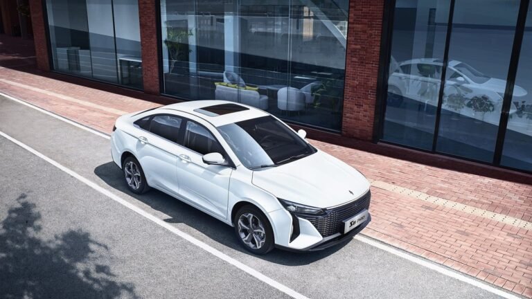 Цены на автомобили трех брендов изменились в феврале