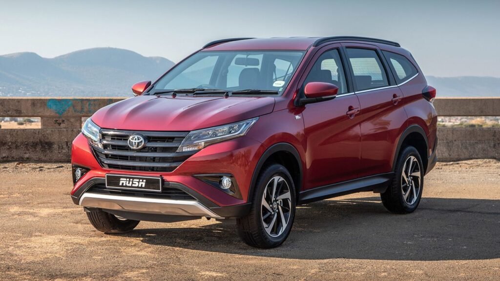 В России появился доступный семиместный Toyota Rush