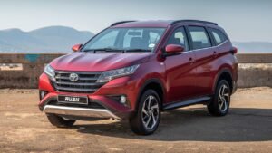 В России появился доступный семиместный Toyota Rush