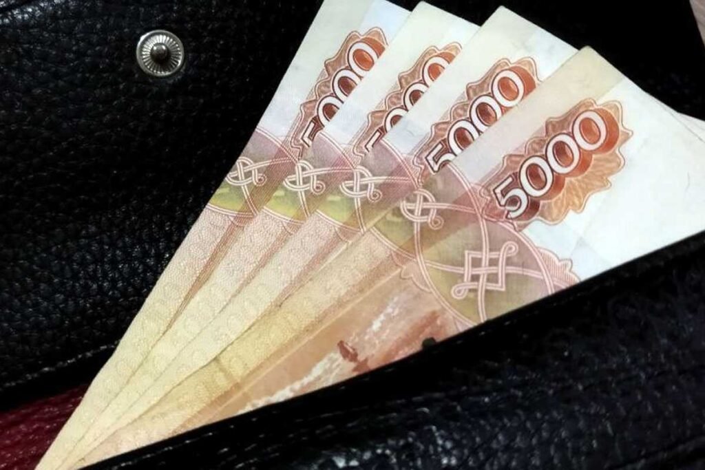 В России с 1 февраля проиндексируют более 40 пособий и выплат