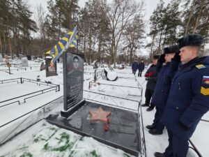 В Сызрани почтили память погибших выпускников вертолетного училища