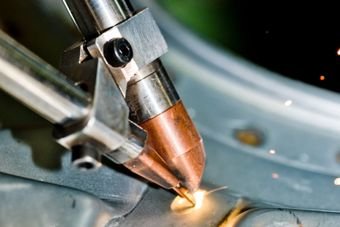 ВАЗ внедряет инновационную лазерную сварку для Lada Azimut