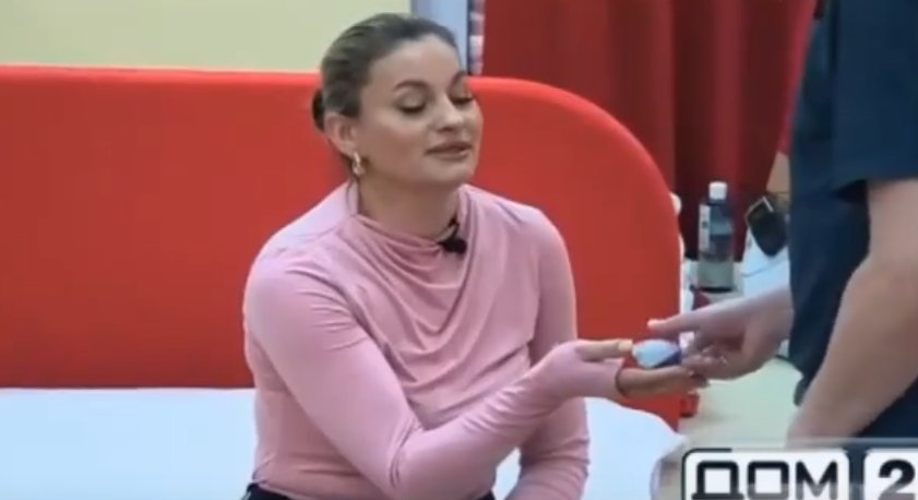 Вероника Гракович получила шоколадное яйцо вместо браслета от мужа Альберта