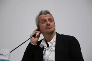 Вика Цыганова отреагировала на уход Богомолова из Школы-студии МХАТ