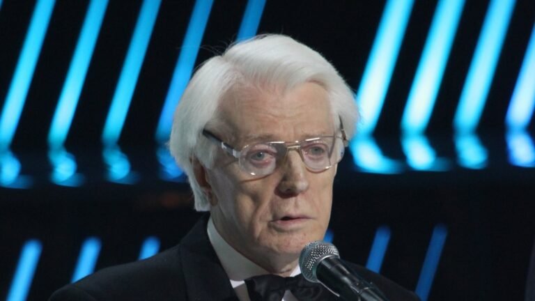 Внучка Стриженова раскрыла тайну отсутствия памятника на могиле дедушки