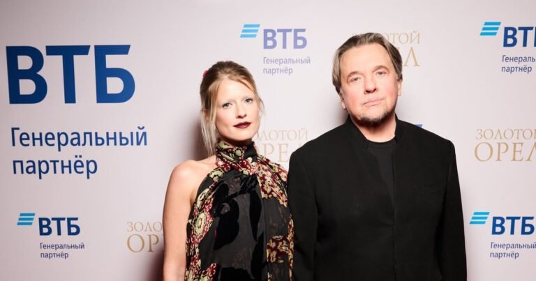 Всемирный день Эрнста: Софья Эрнст поздравляет мужа с особым днем