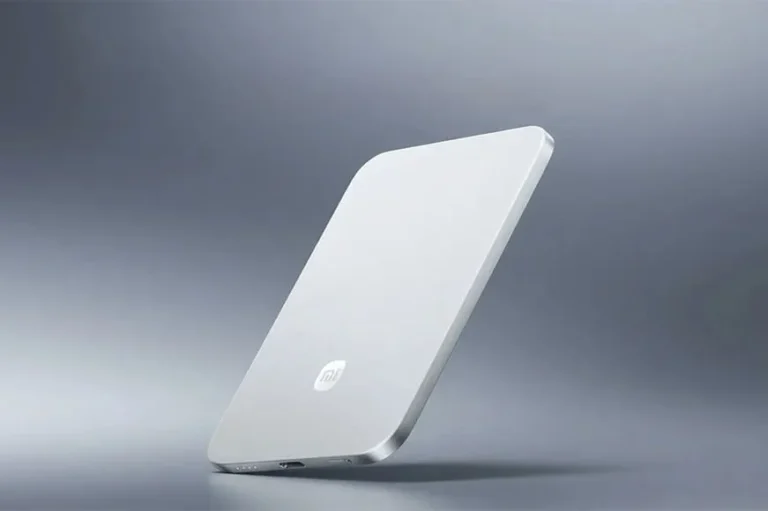 Xiaomi представила самый тонкий пауэрбанк в мире