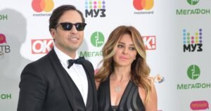 Жена Александра Реввы блистает в мини-платье