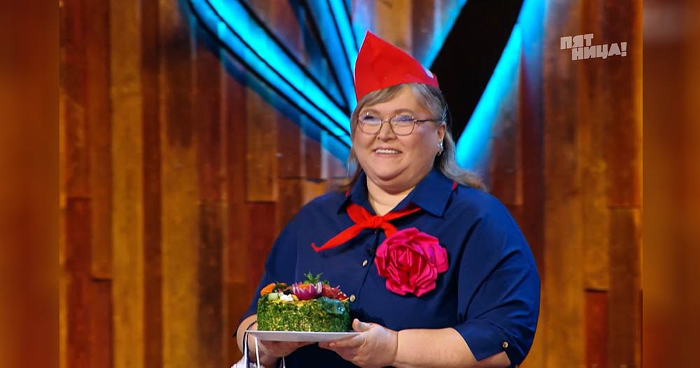 Жительница Сима Надежда Селезнёва на «Битве шефов» с печёночным тортом