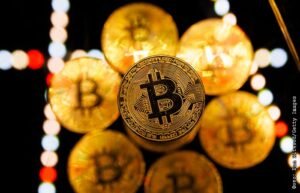 Золото показало рекордную волатильность, обогнав биткойн