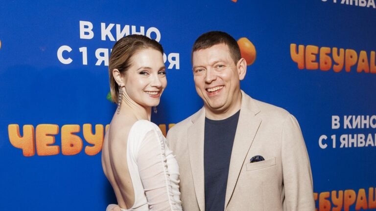 Звезда сериала «Кухня» показал редкий выход с женой