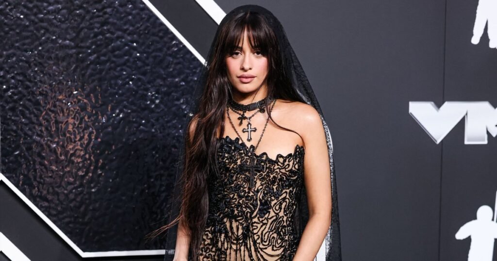 Звезда «Золушки» Camila Cabello восстановила волосы после неудачного осветления