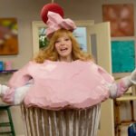 3 новых комедийных сериала марта: Лиза Кудроу и возвращение в шоу-бизнес