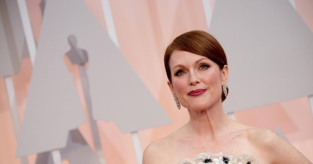 65-летняя Джулианна Мур покорила фанатов селфи без макияжа