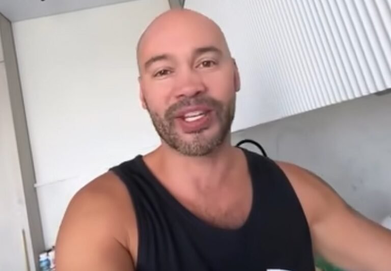 Андрей Черкасов объяснил, почему живет один в новой квартире