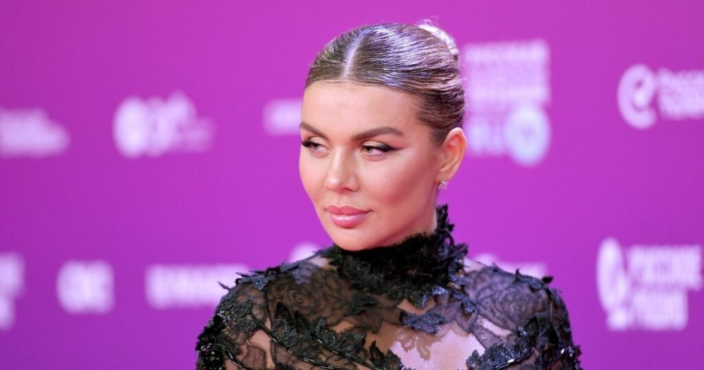 Анна Седокова раскрыла себя в откровенном видео