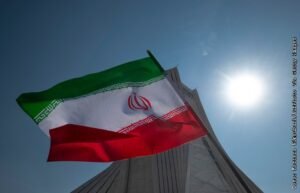 Аракчи тайно сообщил Уиткоффу о согласии Хаменеи на переговоры с США